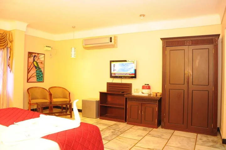Палани: Hotel Subham