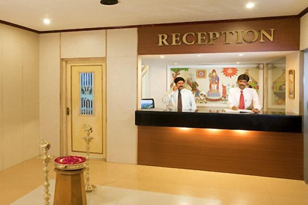 Палани: Hotel Subham