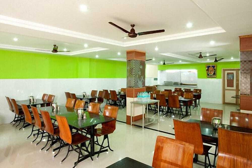 Палани: Hotel Subham