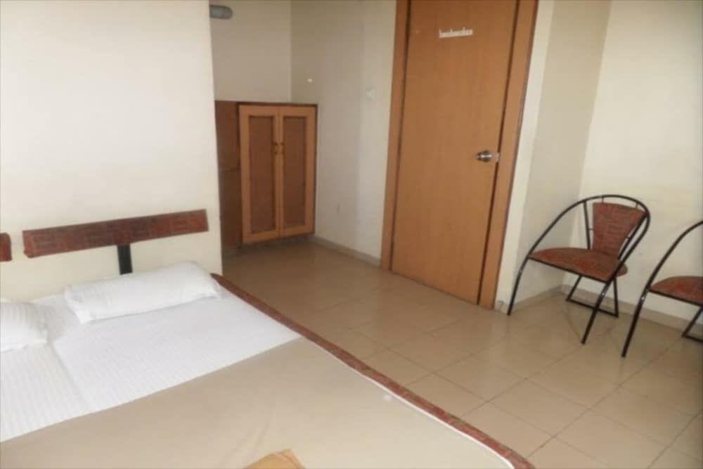 Сатара: Cinderalla Inn Lodging