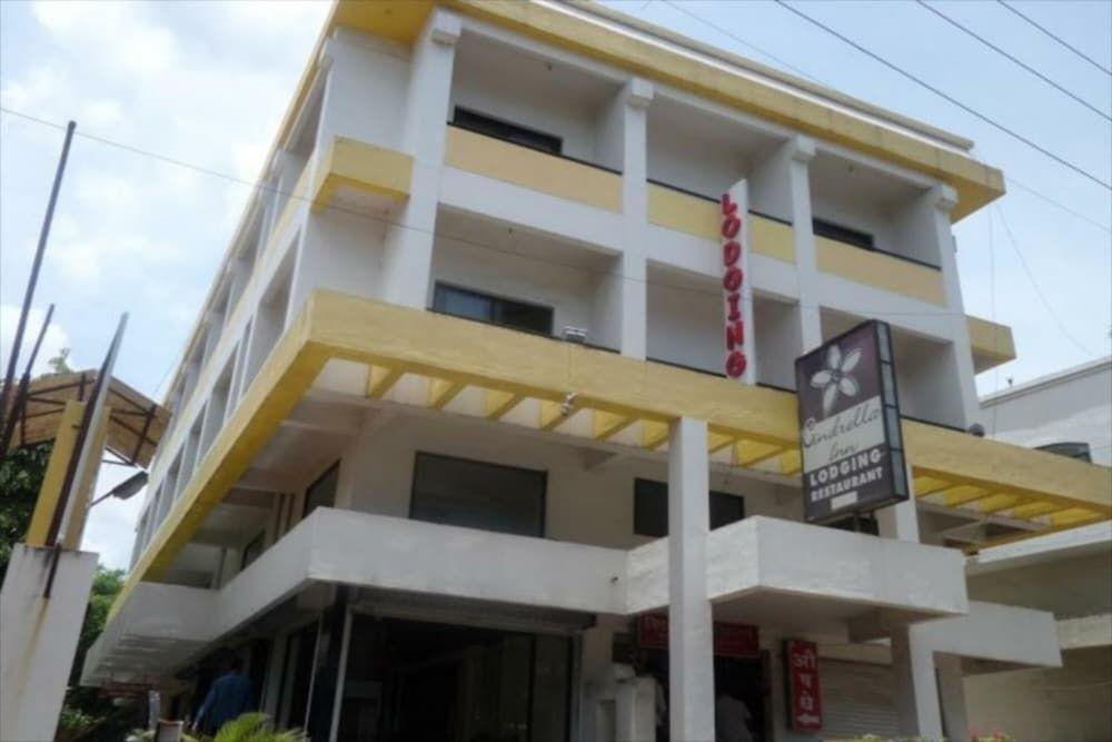 Сатара: Cinderalla Inn Lodging