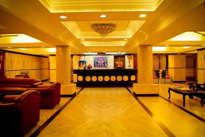 Хосур: Hotel Yasodha Towers