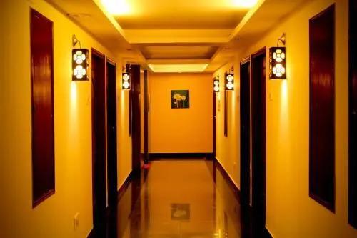 Хосур: Hotel Yasodha Towers