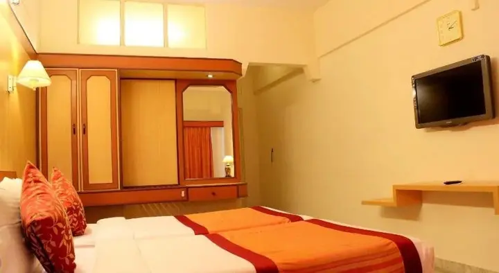 Хосур: Hotel Yasodha Towers