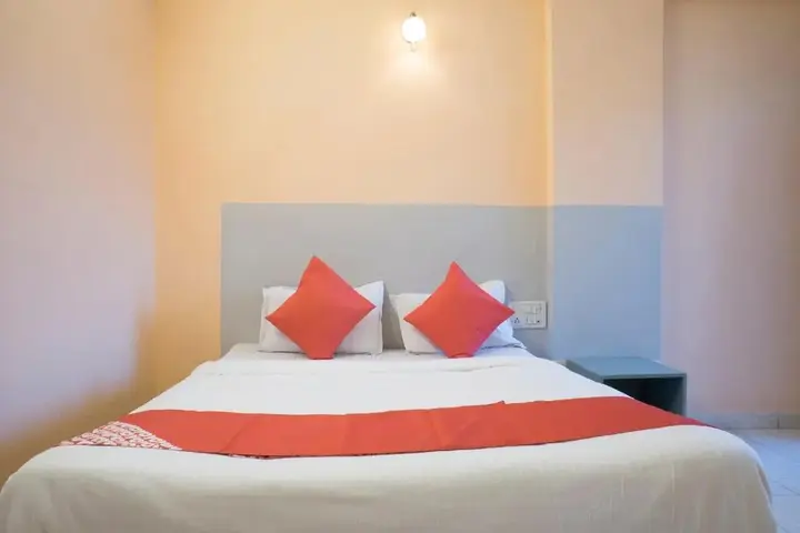 Сатара: Hotel Aakar International