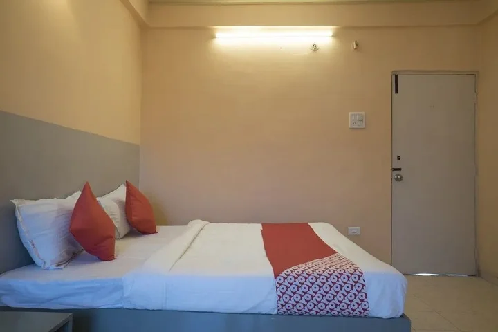 Сатара: Hotel Aakar International