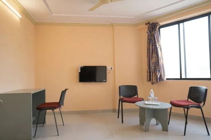 Сатара: Hotel Aakar International