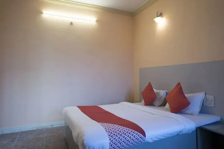 Сатара: Hotel Aakar International