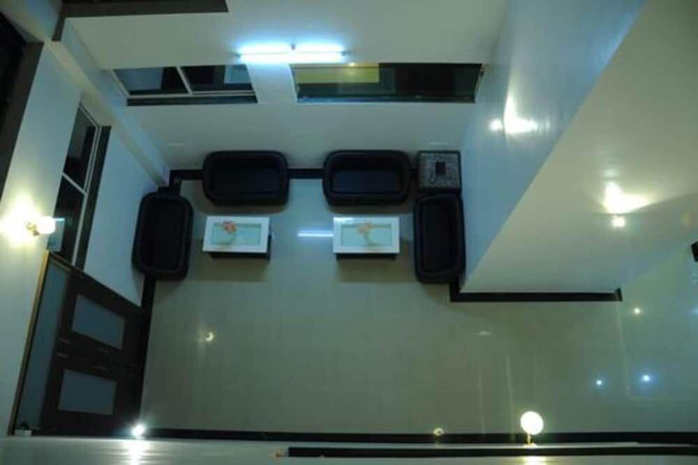 Сатара: Hotel Om Executive