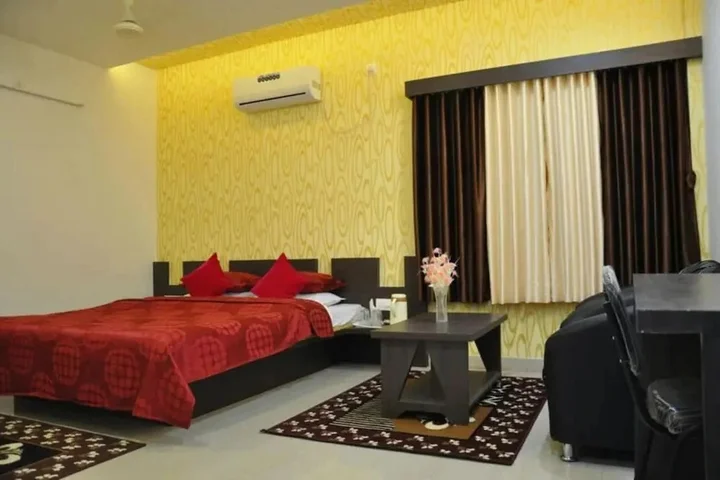 Сатара: Hotel Om Executive