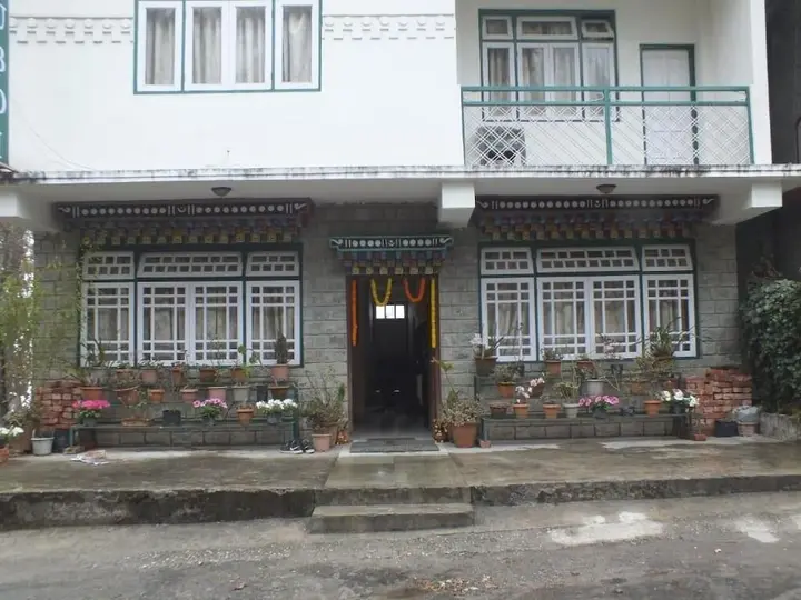 Пеллинг: Hotel Dubdi