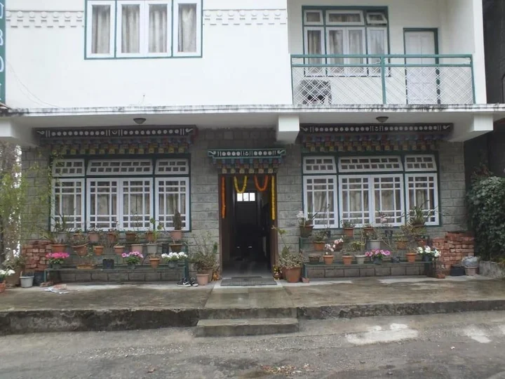 Пеллинг: Hotel Dubdi
