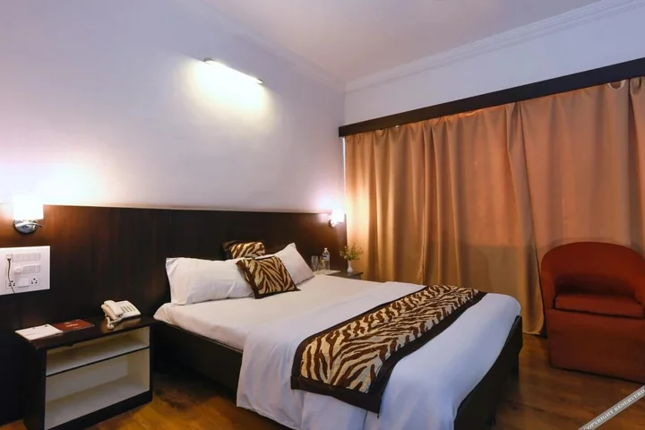 Чандрапур: Tristar Hotels