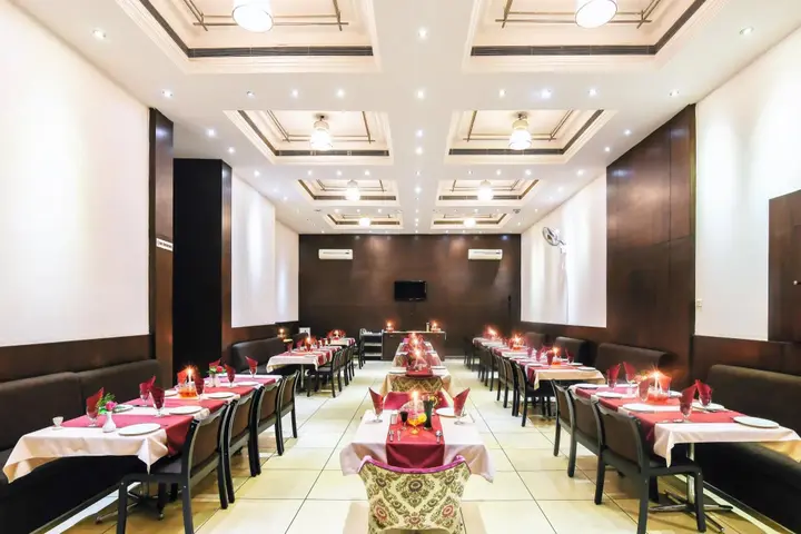 Чандрапур: Tristar Hotels