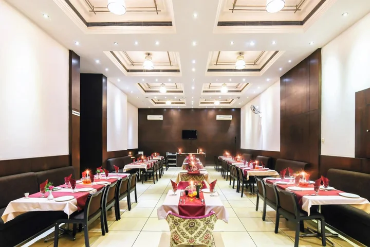 Чандрапур: Tristar Hotels