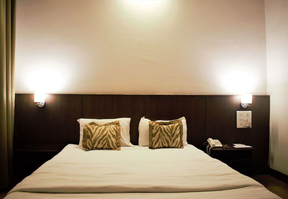 Чандрапур: Tristar Hotels