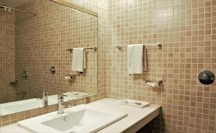 Чандрапур: Tristar Hotels