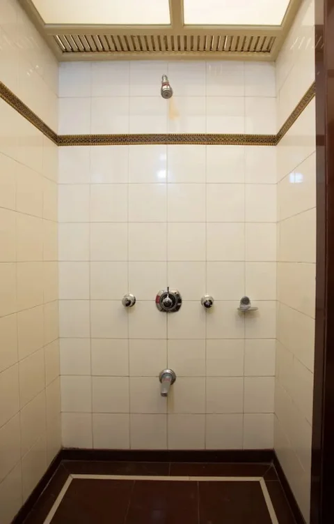 Тхане: Dwaraka Residency