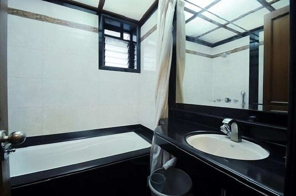 Тхане: Dwaraka Residency