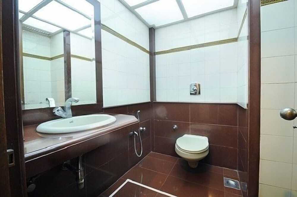 Тхане: Dwaraka Residency