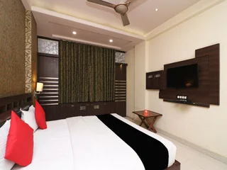 Варанаси: Capital O 4010 Puja Residency