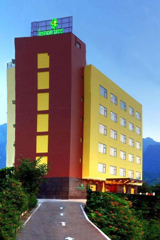 Катра: Lemon Tree Hotel, Katra