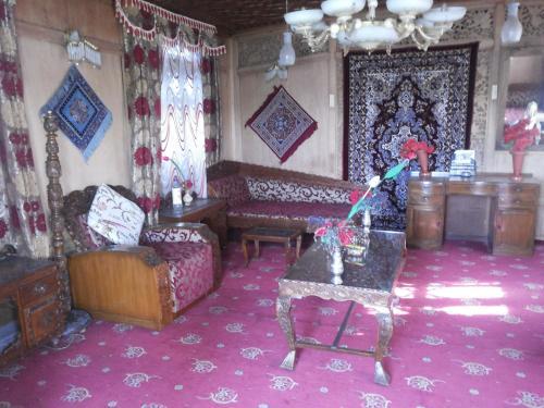 Шринагар: Moon Valley Houseboat
