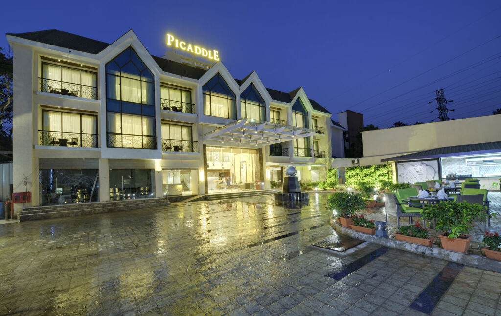 Лонавала: Meritas Picaddle Resort - Lonavala