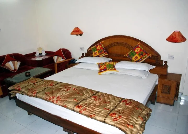 Катра: Hotel Sahil