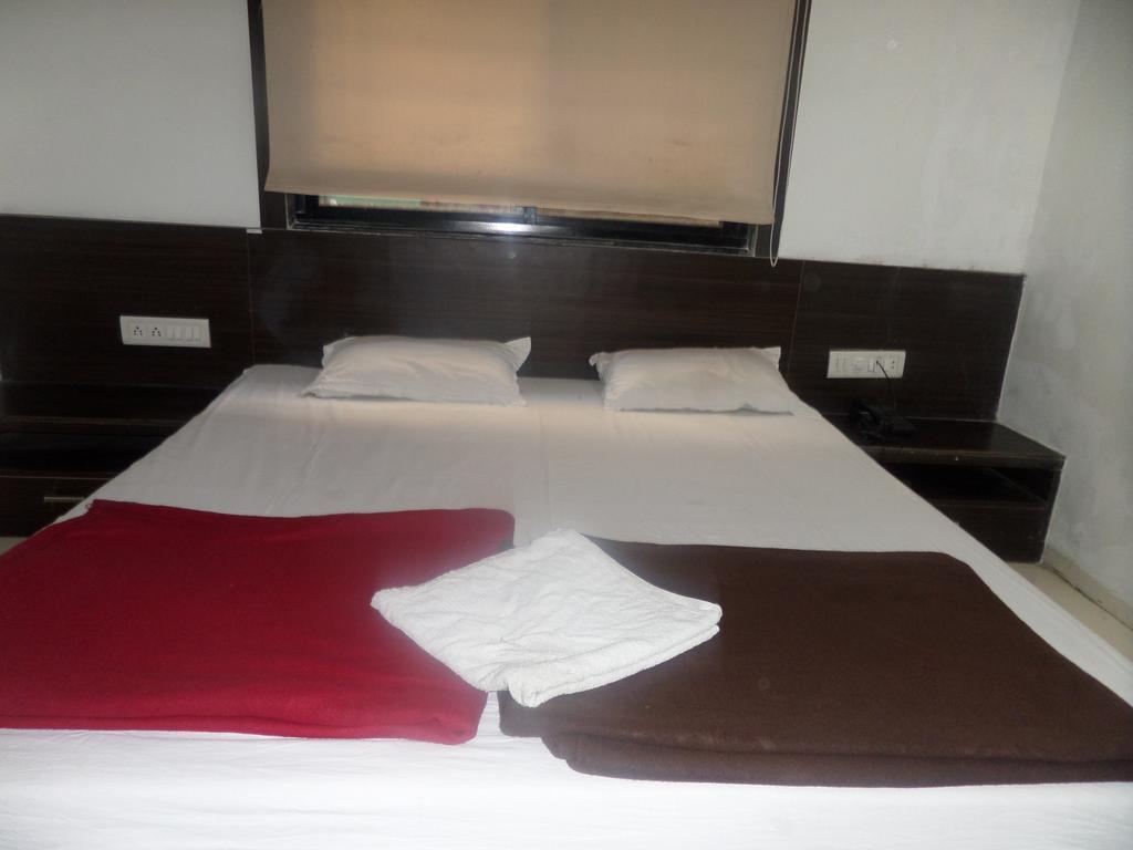 Нашик: Hotel New Punjab