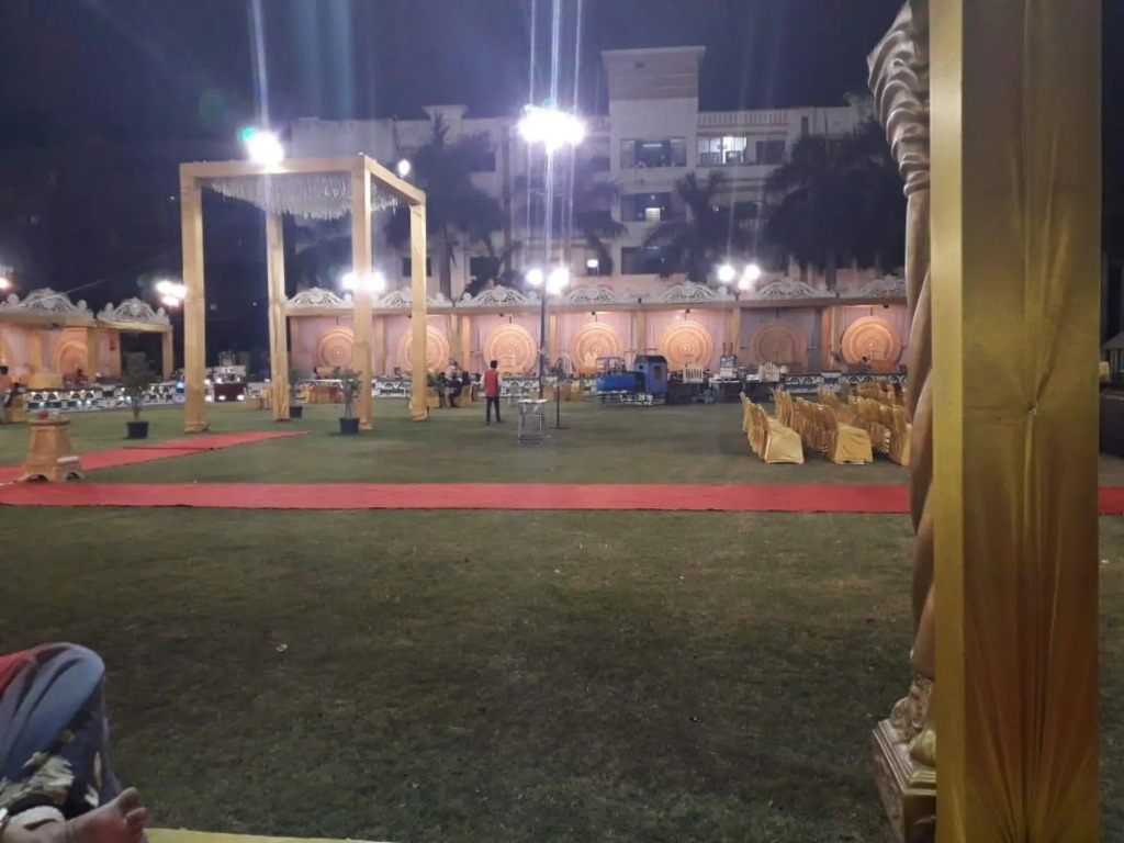Райпур: Capital O 2354 Hotel Utsav Inn