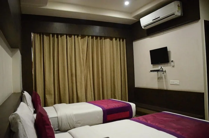 Нашик: Hotel Sai Vijay