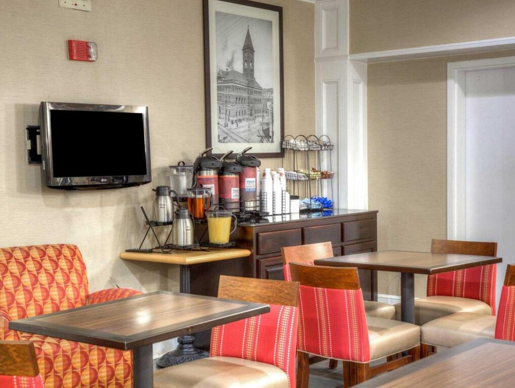 Кушалнагар: ministers kourt hotel