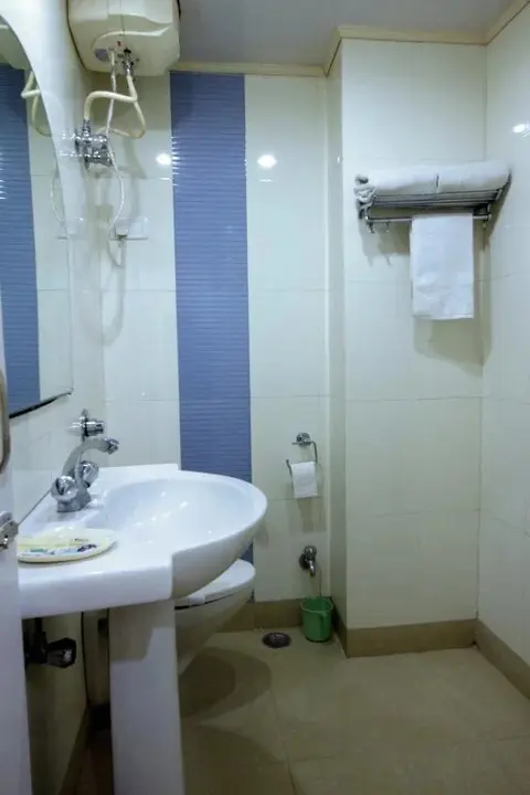 Катра: Vardaan Hotel