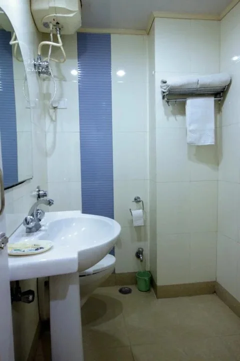 Катра: Vardaan Hotel