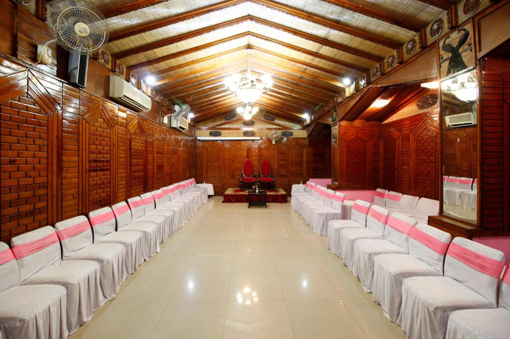 Катра: Vardaan Hotel
