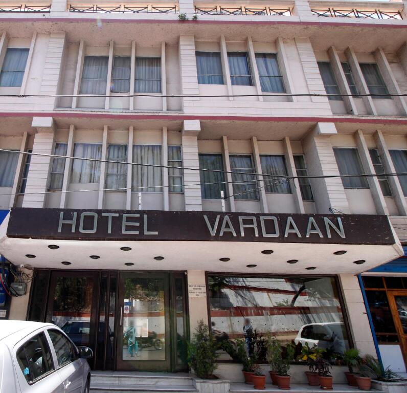 Катра: Vardaan Hotel