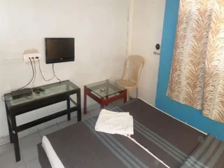Нашик: Hotel Abhishek