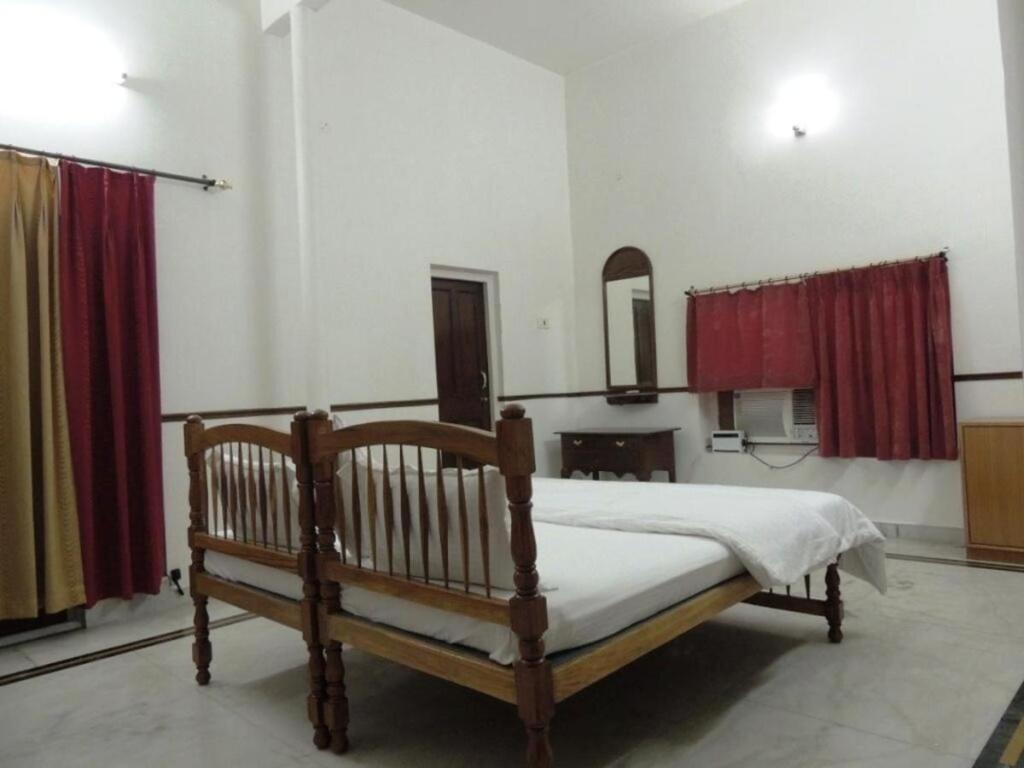 Праяградж: Kunjpur Guest House