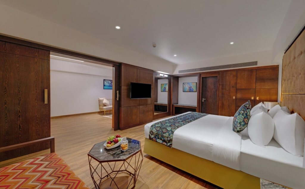 Сатара: The Fern Residency Satara