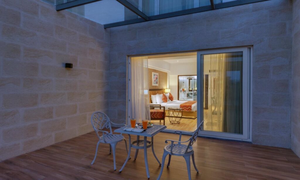 Сатара: The Fern Residency Satara