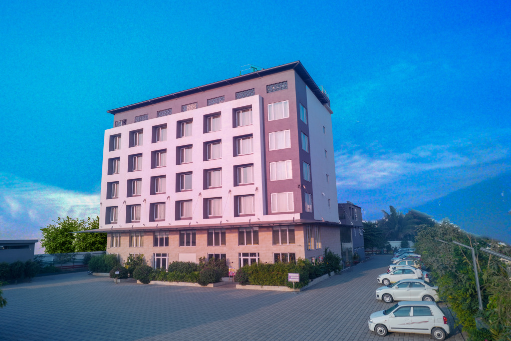 Сатара: The Fern Residency Satara