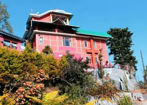 Пеллинг: The Red Mud Chalet