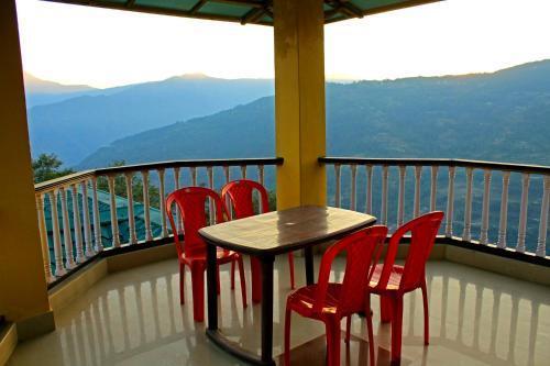 Пеллинг: The Red Mud Chalet
