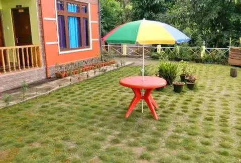 Пеллинг: The Red Mud Chalet