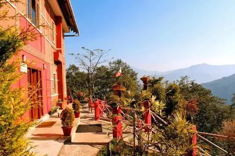 Пеллинг: The Red Mud Chalet