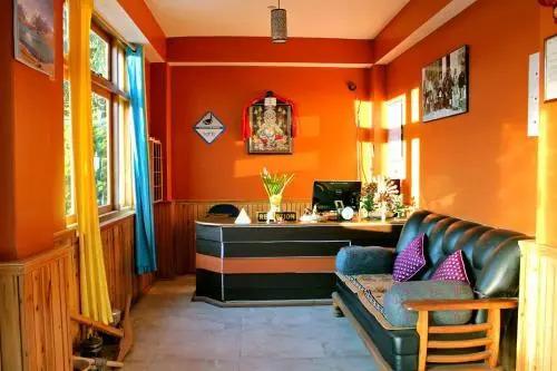 Пеллинг: The Red Mud Chalet