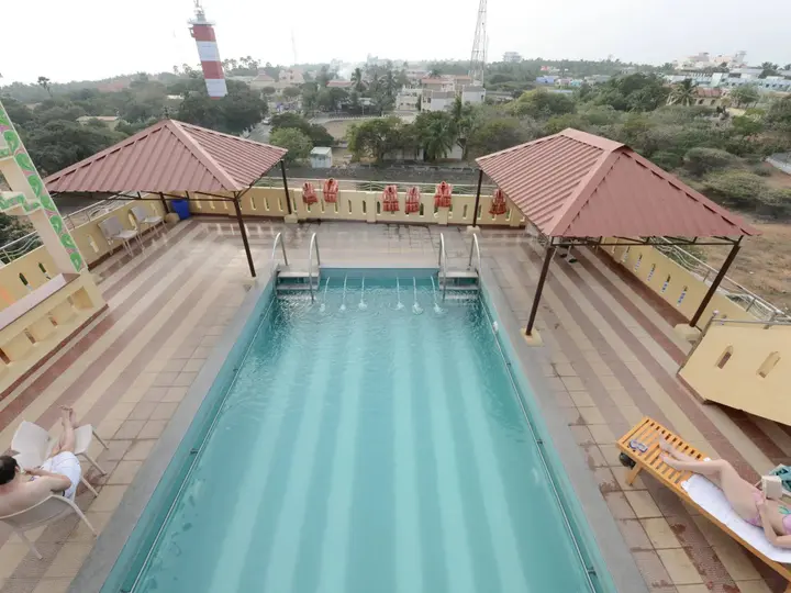 Eraniel: Tri Sea Hotel