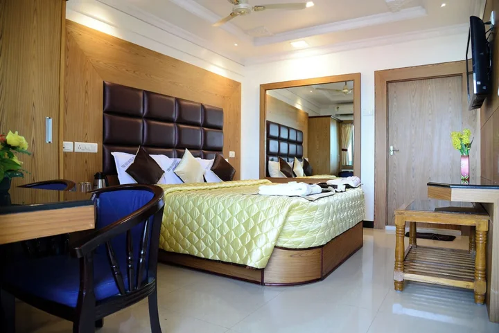 Eraniel: Tri Sea Hotel