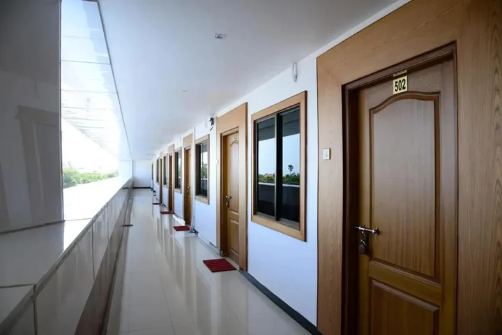 Eraniel: Tri Sea Hotel